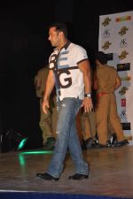 Salman Khan at Dabangg 2 premiere in PVR, Mumbai on 20th Dec 2012 (16).JPG